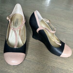 Anthropologie Seychelles Pink Black Wedge Shoes Womens Size 5.5 pin up